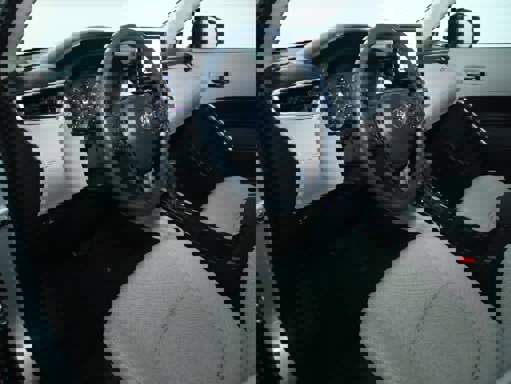 Used 2023 Toyota Corolla Cross L image 17