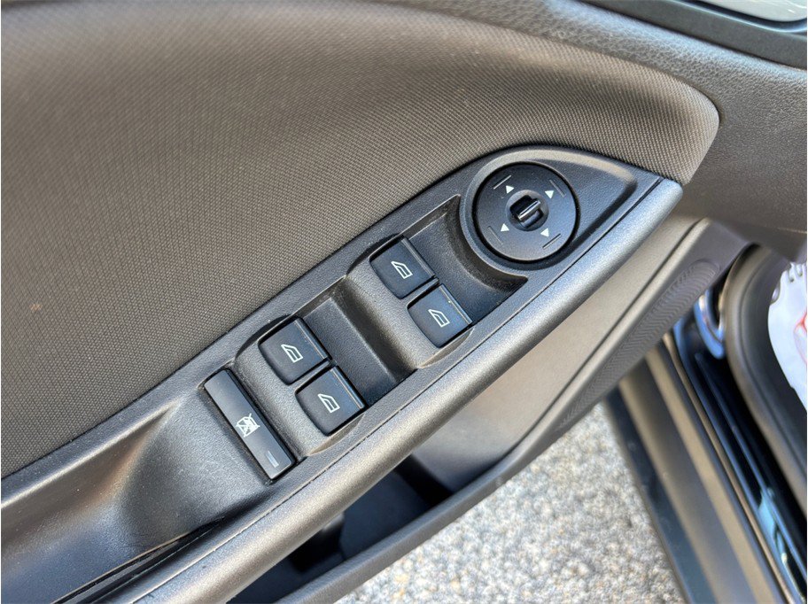 Used 2017 Ford Focus SEL FWD image 17