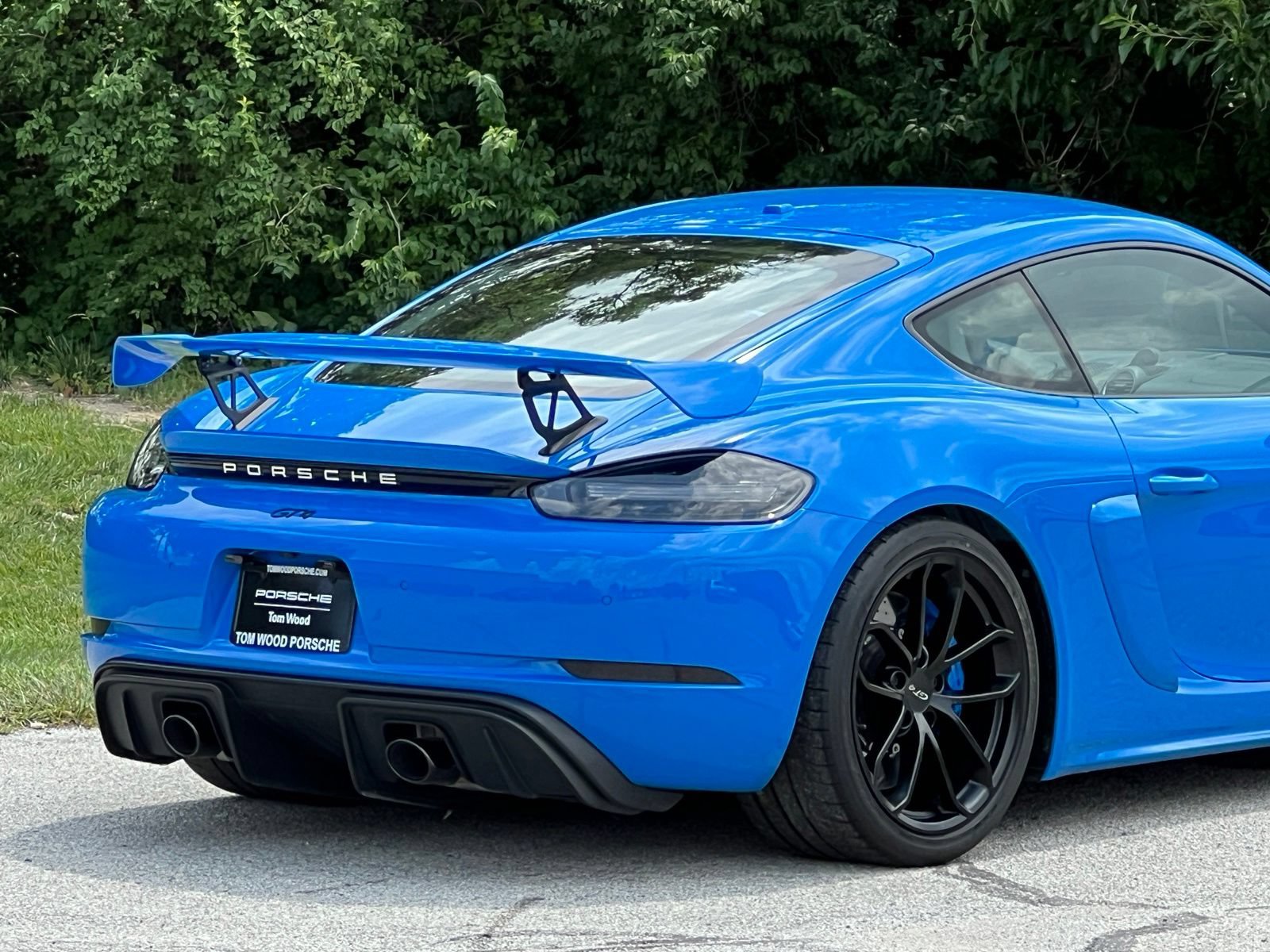 Used 2023 Porsche 718 Cayman GT4 RWD image 9