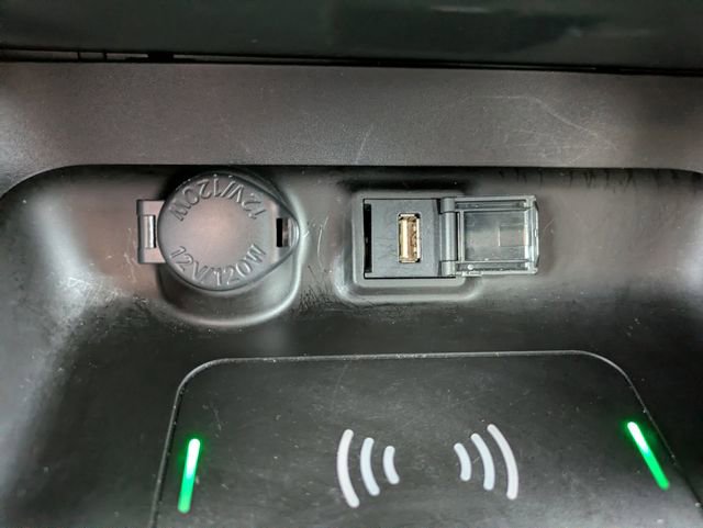 Used 2022 Toyota RAV4 XLE Premium image 24