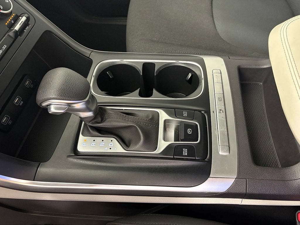 Used 2022 Kia Carnival LX FWD image 29