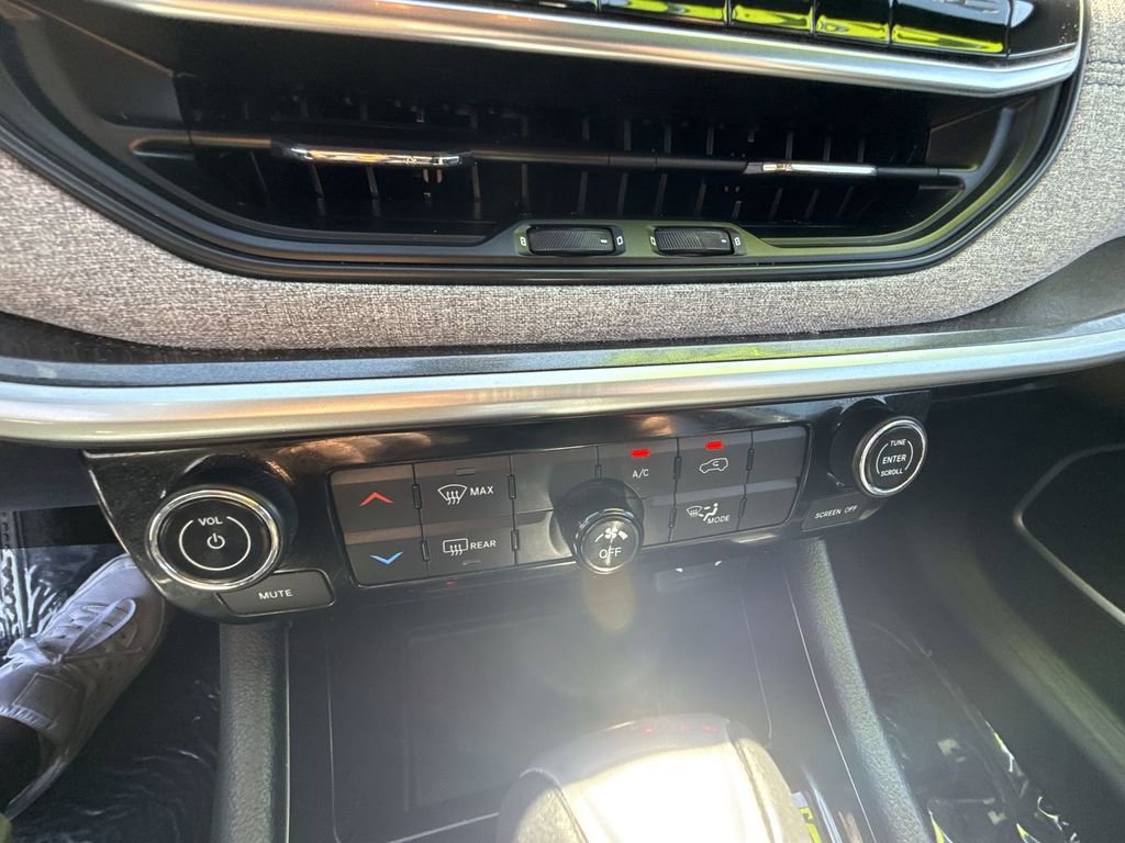 Used 2023 Jeep Compass Latitude image 44