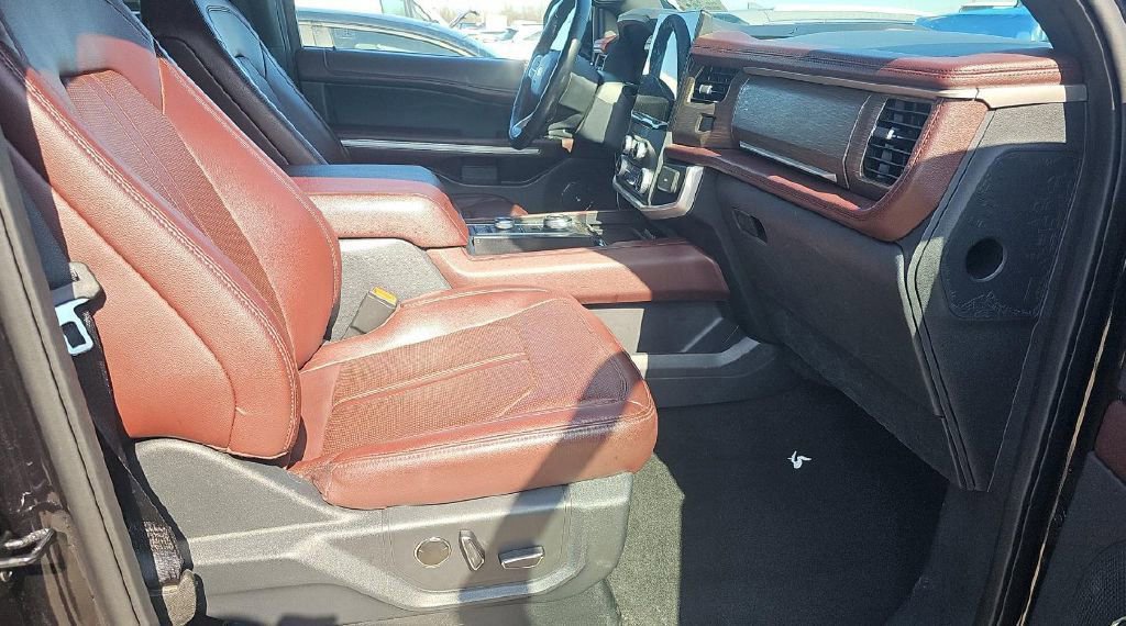 Used 2024 Ford Expedition Max Limited AWD/4WD image 2