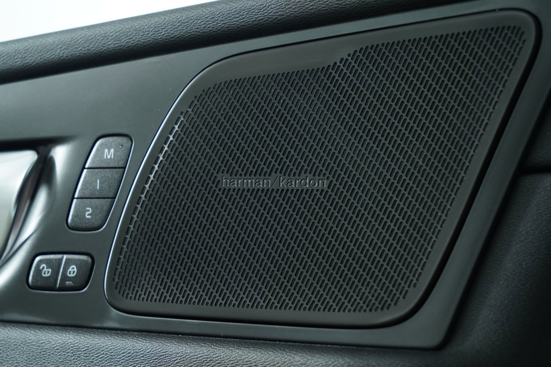 Used 2020 Volvo XC60 T6 Inscription w/ Protection Package Premier image 43