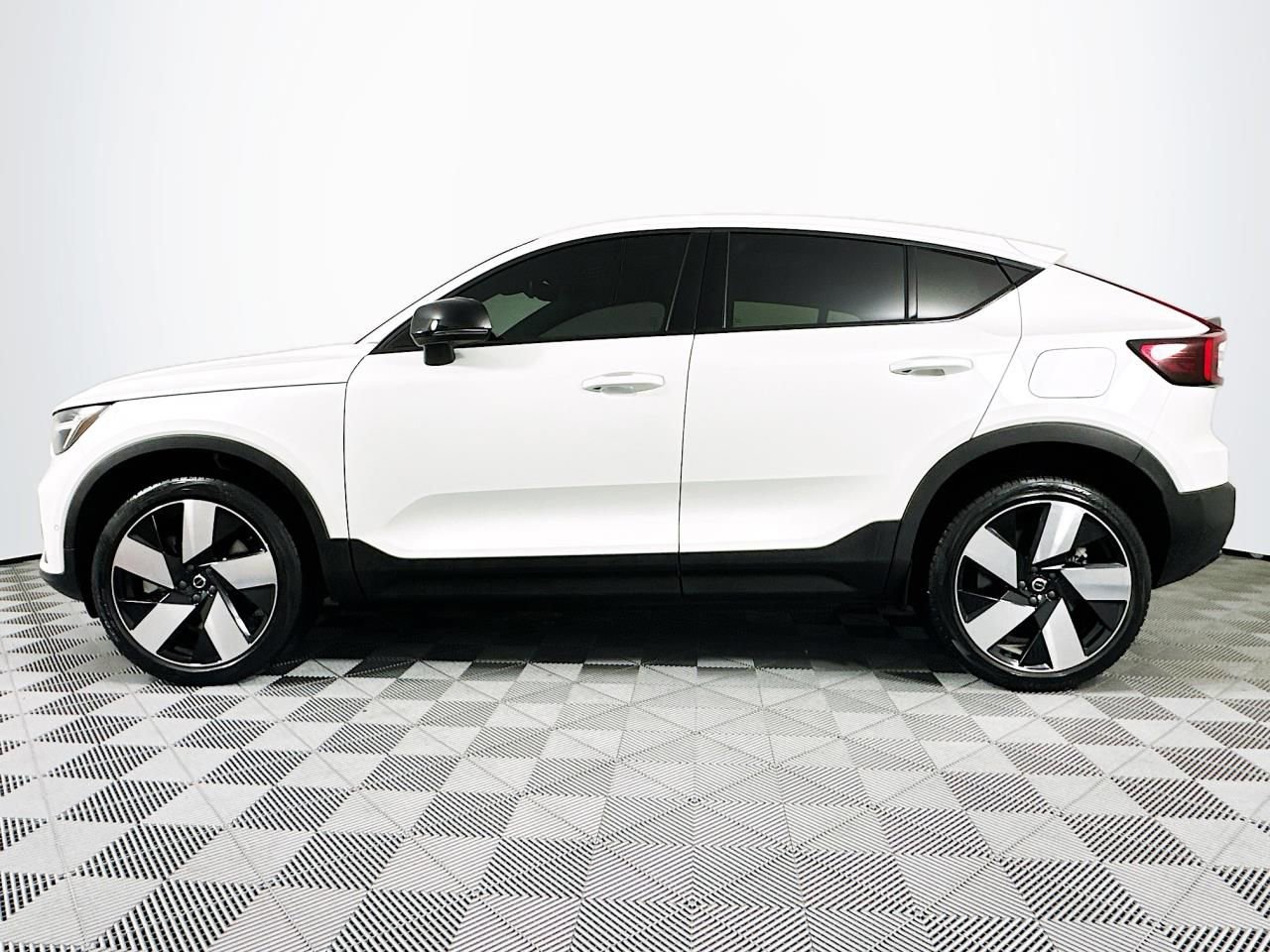 Used 2023 Volvo C40 P8 Recharge Ultimate image 23