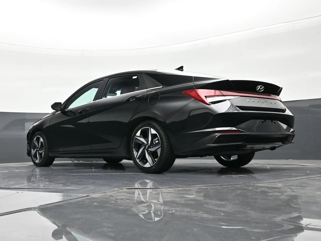 Used 2023 Hyundai Elantra Limited w/ Preferred Accessory Package FWD image 22