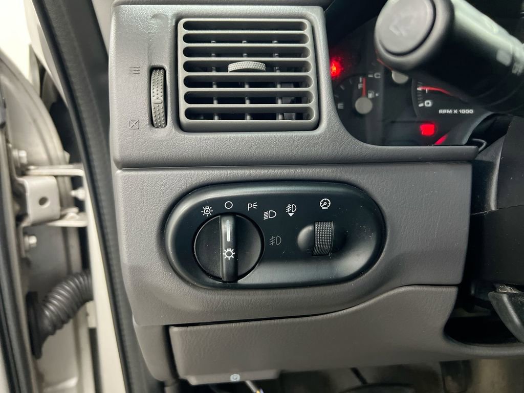 Used 2004 Ford Explorer XLT image 17