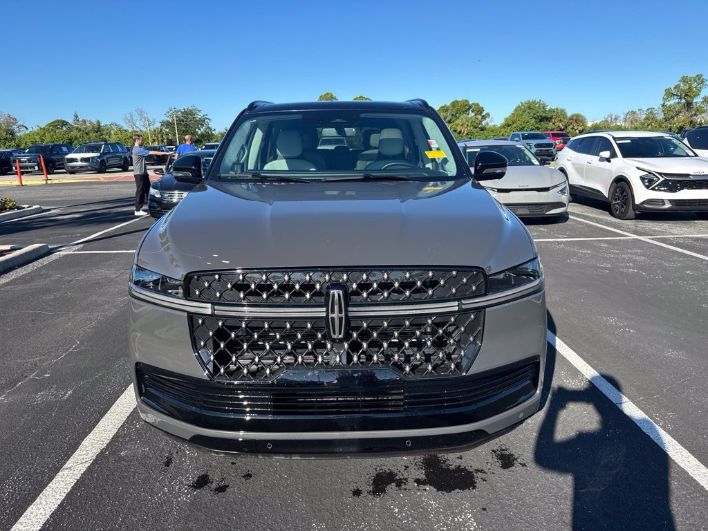 Used 2026 Lincoln Navigator Black Label w/ Black Label Special Edition AWD/4WD image 9