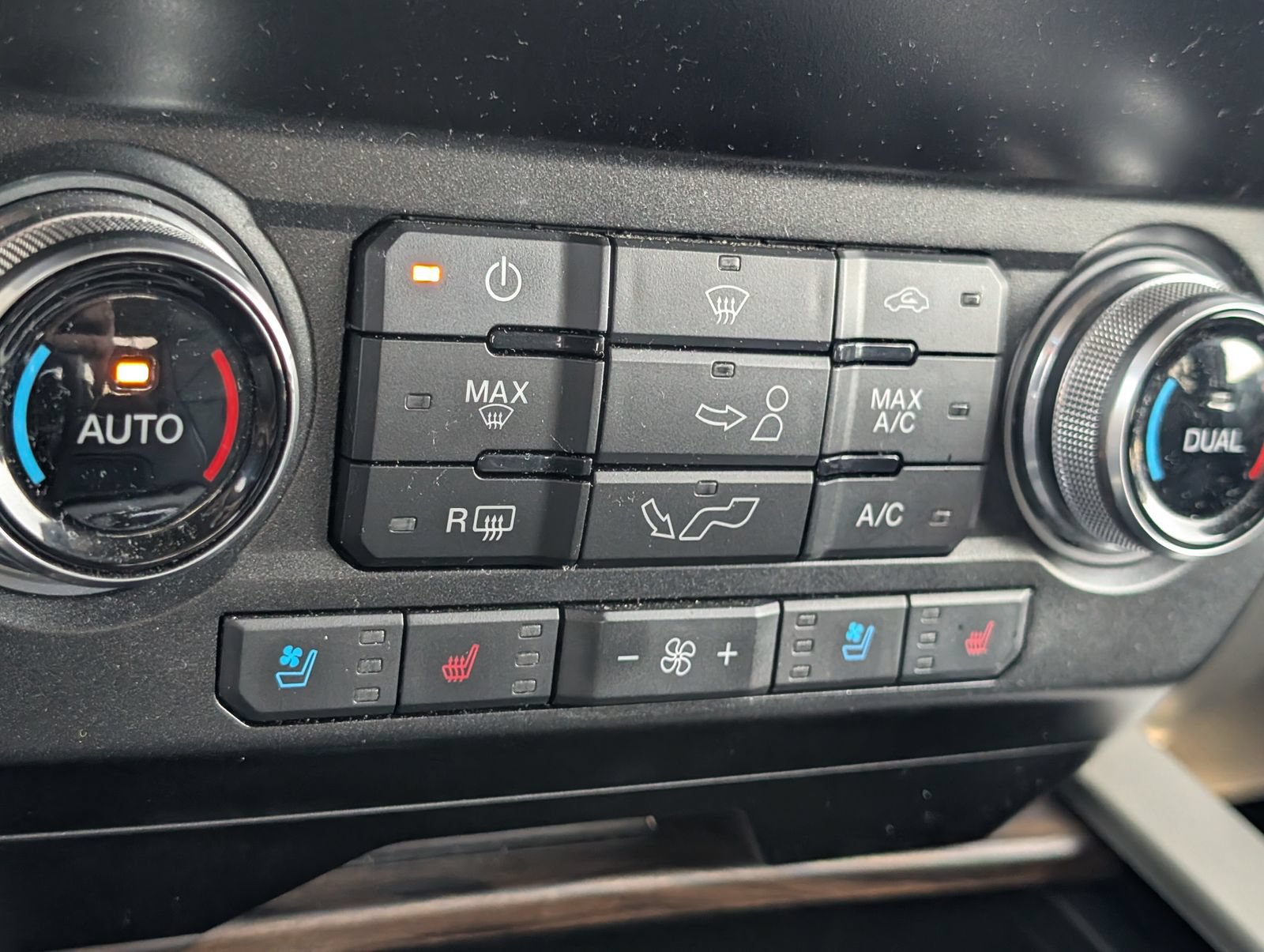 Used 2020 Ford F150 Lariat w/ Equipment Group 502A Luxury AWD/4WD image 13