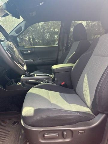 Used 2021 Toyota Tacoma TRD Off-Road image 11