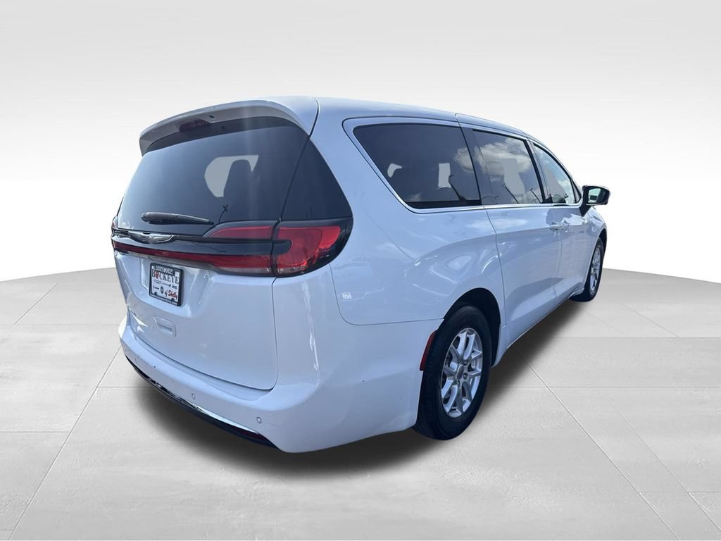 Certified 2023 Chrysler Pacifica Touring-L FWD image 4
