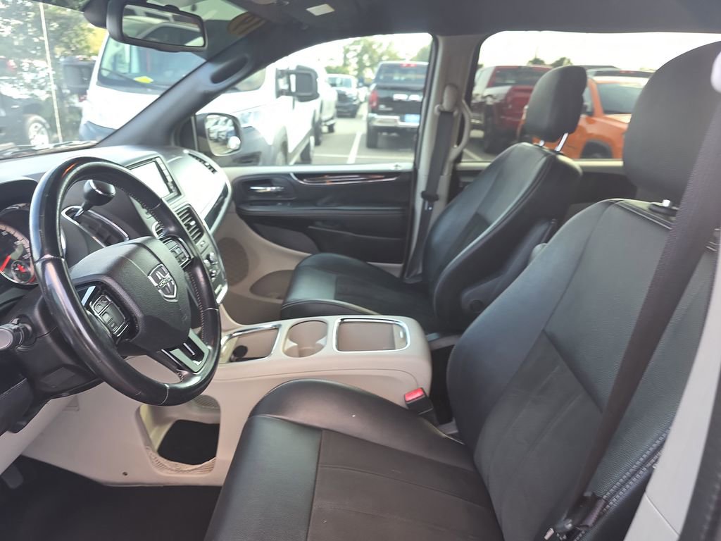 Used 2019 Dodge Grand Caravan SXT image 19