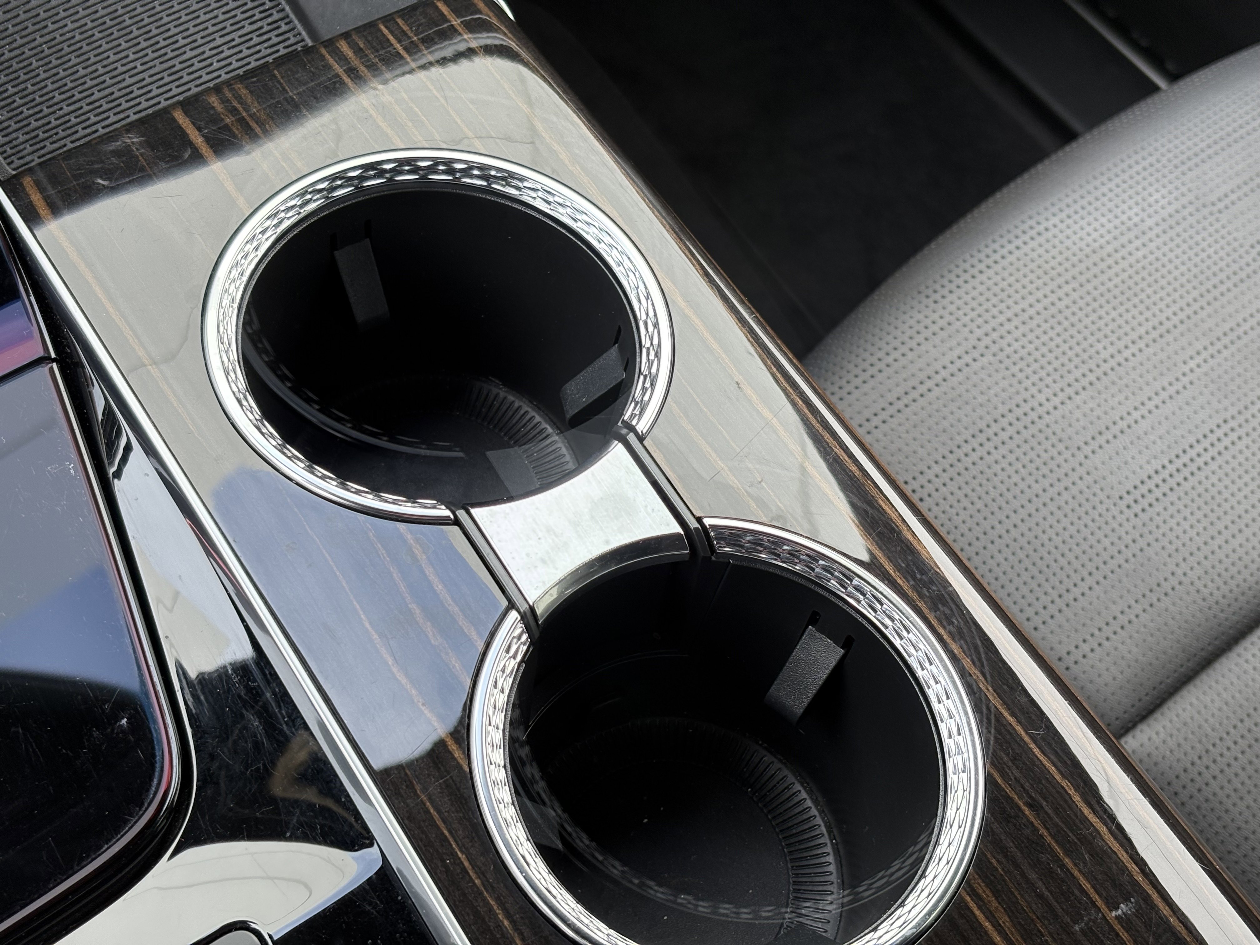 Used 2025 Cadillac Escalade Premium Luxury image 30