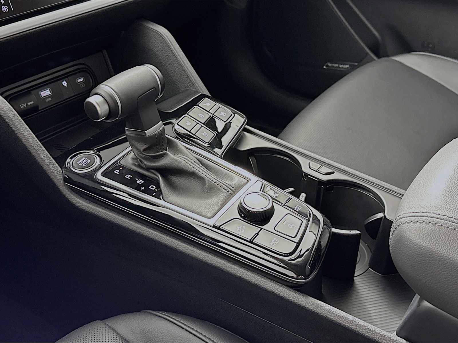 Used 2025 Kia Sportage SX image 16