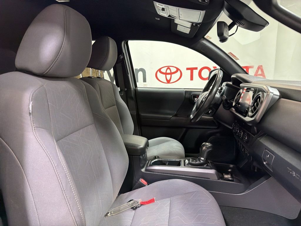 Used 2019 Toyota Tacoma TRD Sport w/ Technology Package AWD/4WD image 12