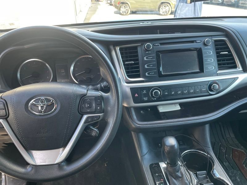 Used 2019 Toyota Highlander LE AWD/4WD image 8