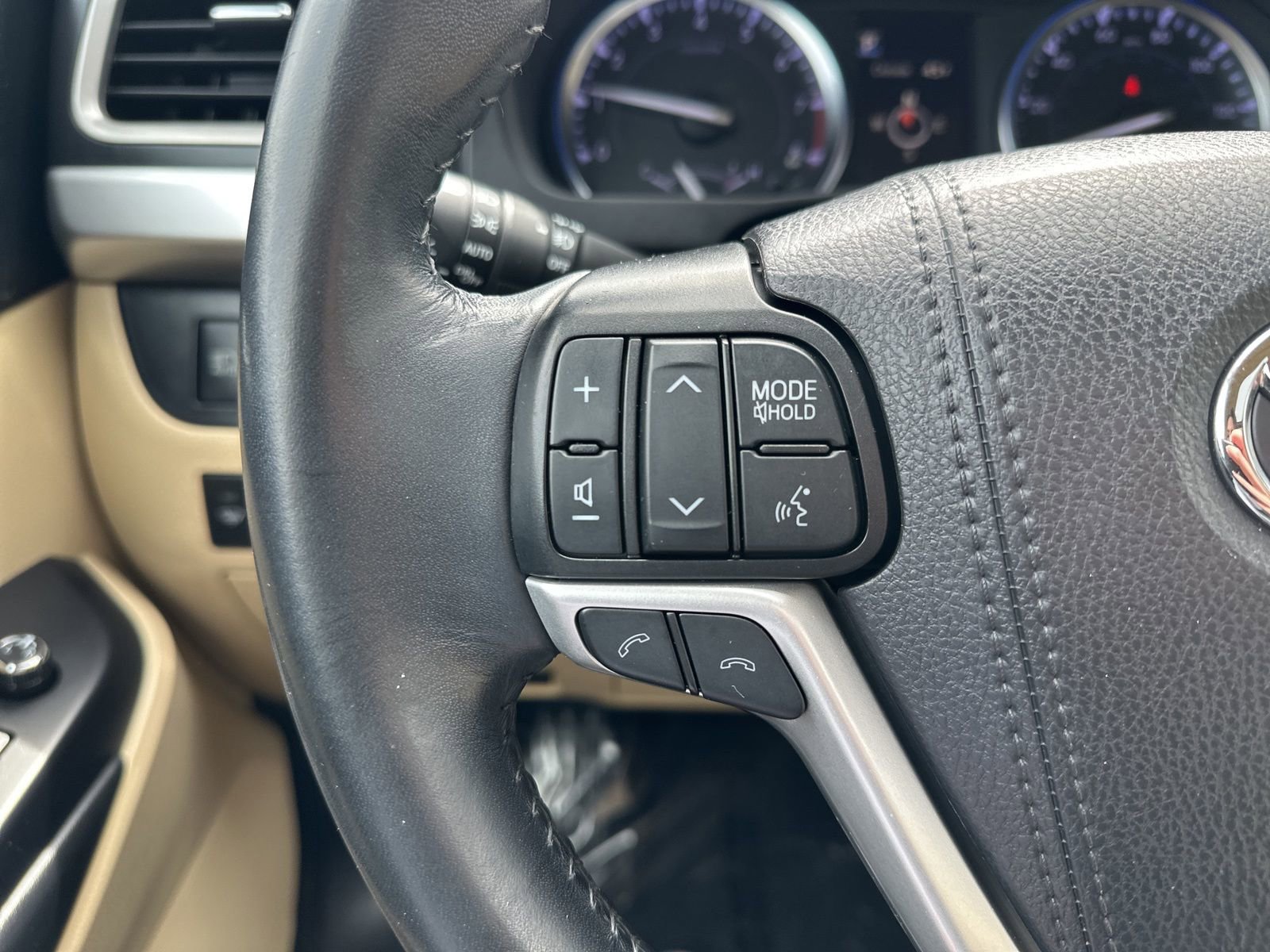 Used 2019 Toyota Highlander XLE AWD/4WD image 49