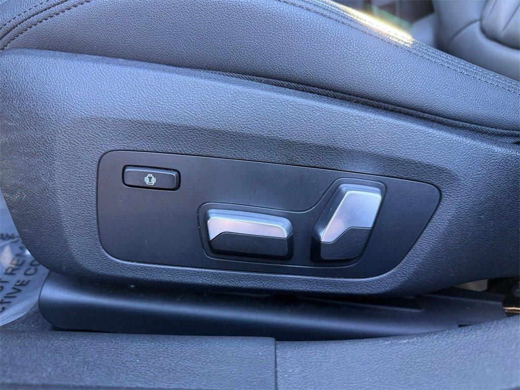 Used 2019 BMW 330i xDrive Sedan w/ Driving Assistance Package image 33