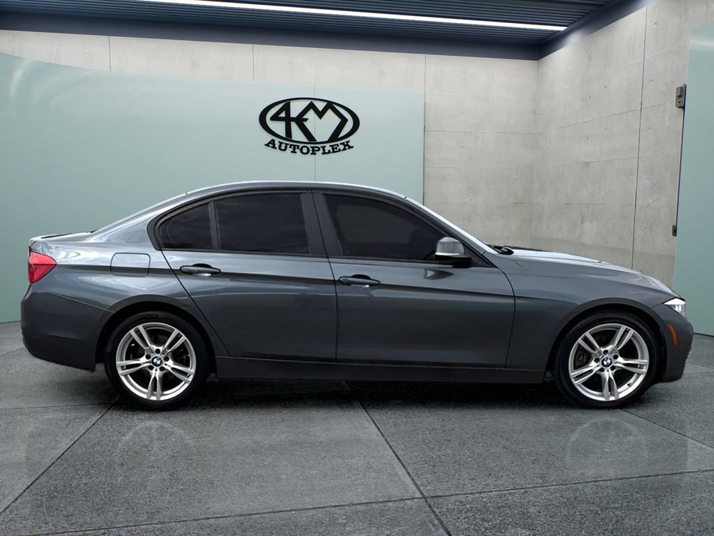 Used 2016 BMW 320i xDrive Sedan AWD/4WD image 2