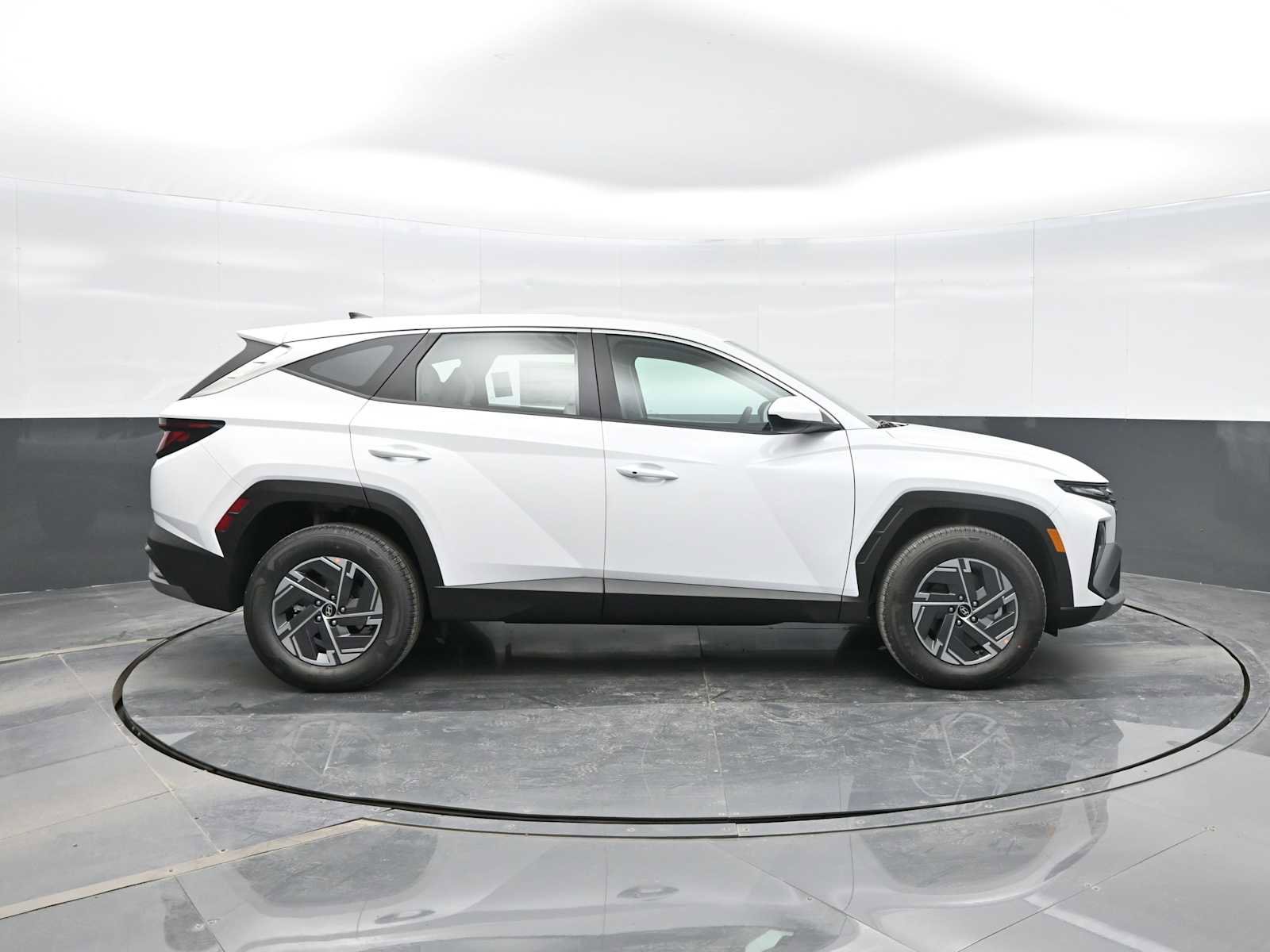 New 2026 Hyundai Tucson Blue SE w/ Tow & Go Package image 9