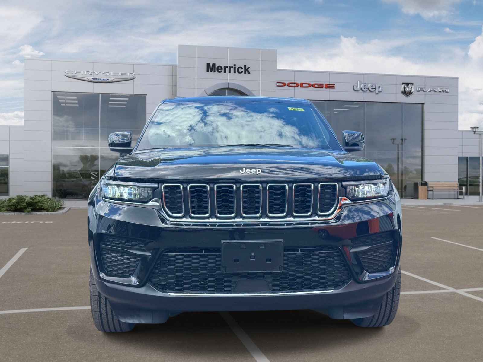 Certified 2025 Jeep Grand Cherokee Laredo w/ Luxury Tech Group I AWD/4WD video 3