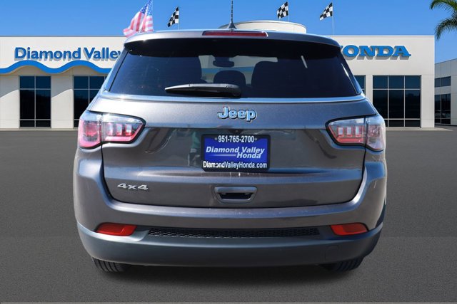 Used 2023 Jeep Compass Sport image 5