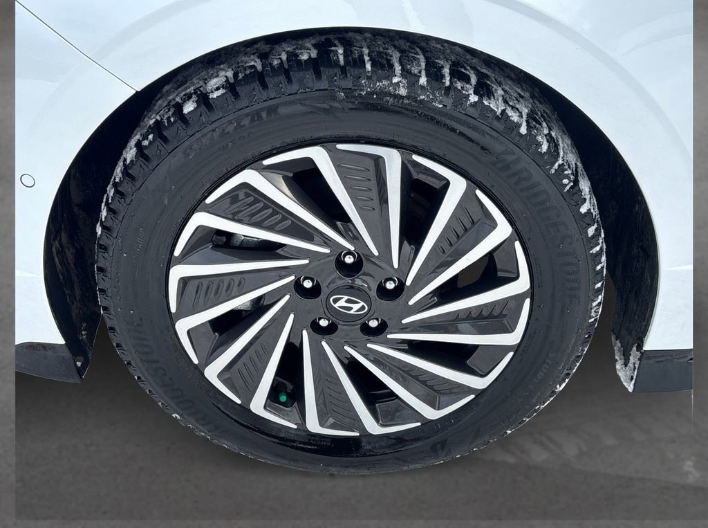 Used 2025 Hyundai Sonata Limited image 12