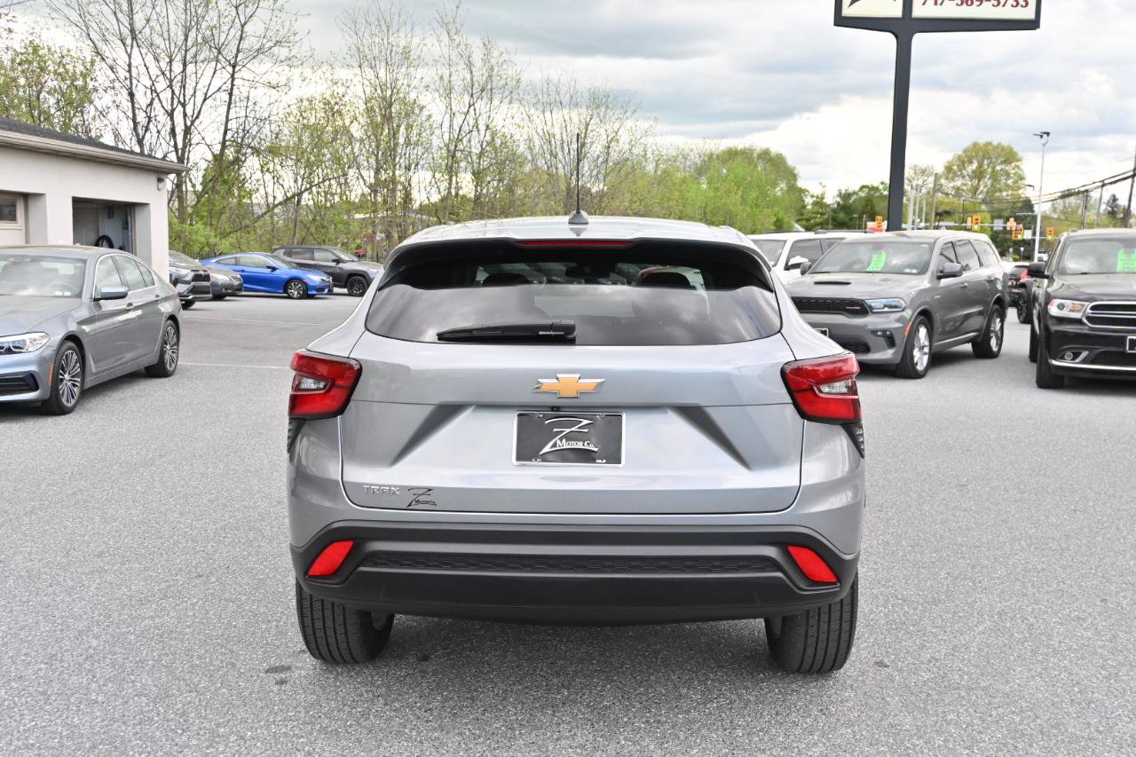 Used 2024 Chevrolet Trax LS w/ LS Convenience Package FWD image 9
