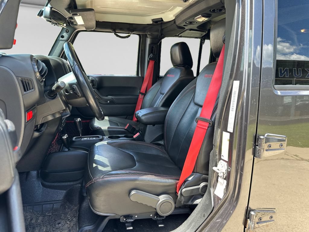 Used 2018 Jeep Wrangler Unlimited Rubicon w/ Connectivity Group AWD/4WD image 13