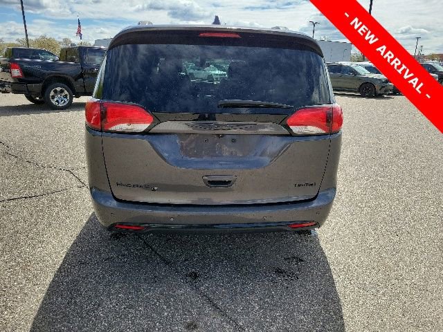 Used 2020 Chrysler Pacifica Limited w/ S Appearance Package FWD image 4