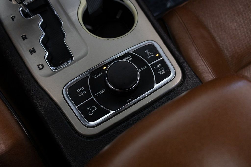 Used 2012 Jeep Grand Cherokee Overland AWD/4WD image 34