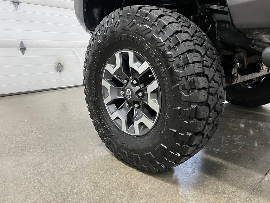 Used 2020 Toyota Tacoma SR AWD/4WD image 15