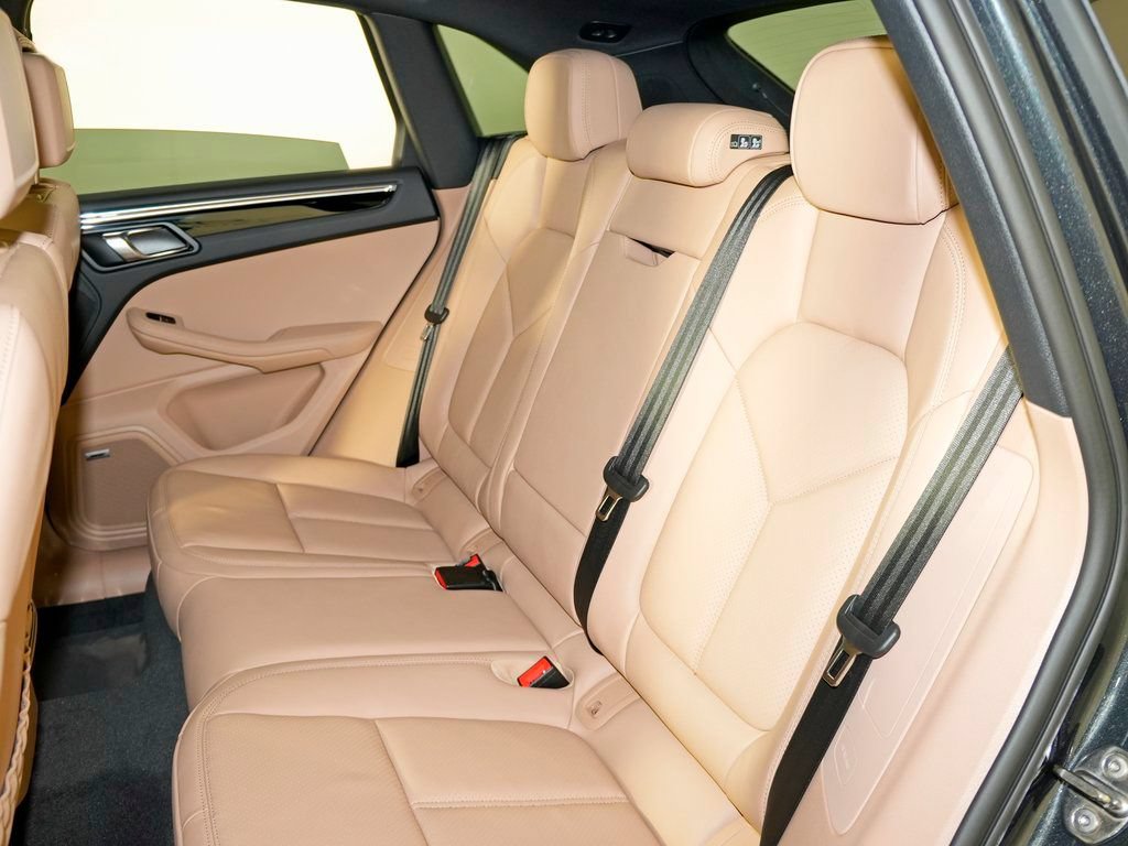 Certified 2026 Porsche Macan AWD/4WD image 31