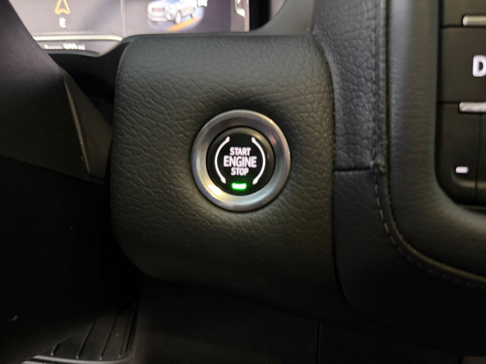 Used 2023 GMC Yukon XL Denali AWD/4WD image 22