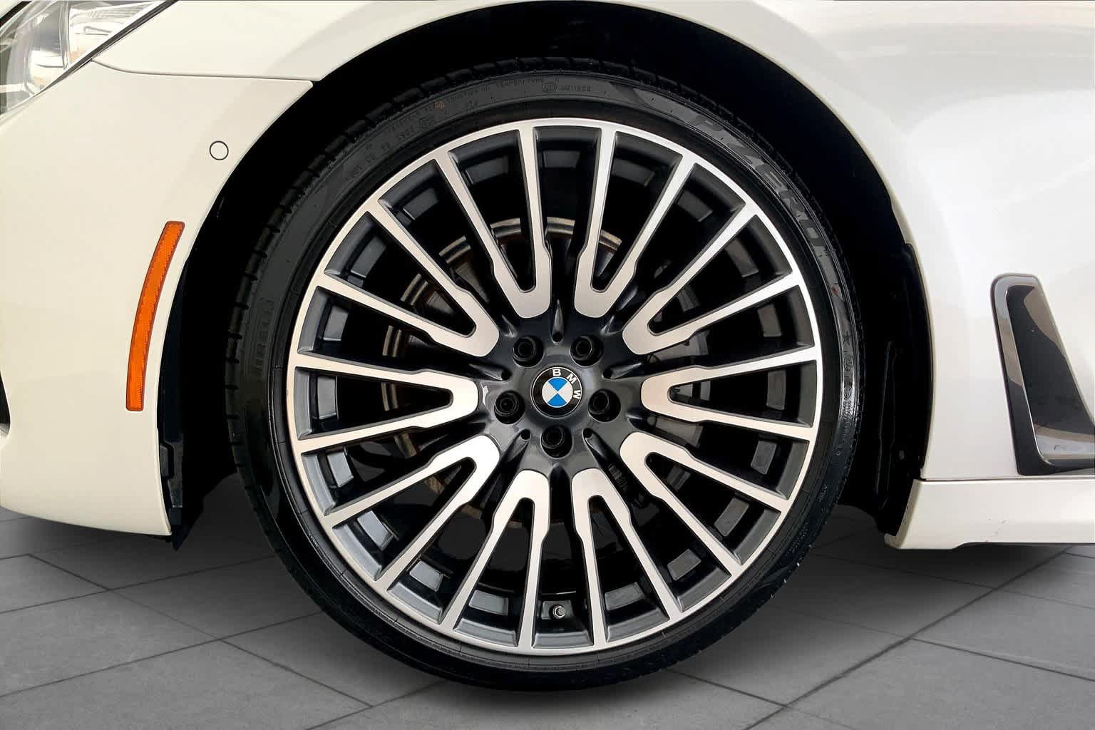 Used 2017 BMW 740i RWD image 11