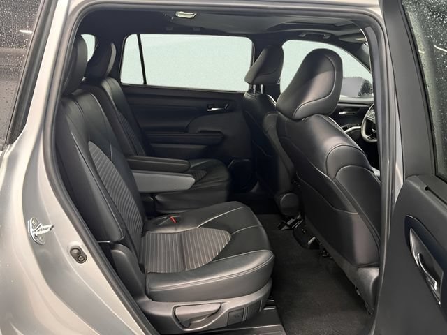 Used 2024 Toyota Highlander XSE FWD image 14