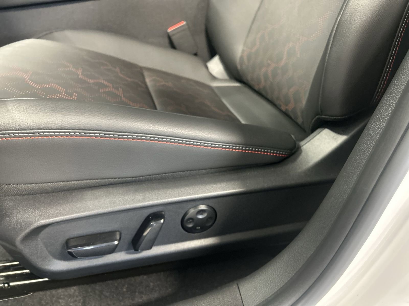 New 2026 Nissan Sentra SR w/ SR Premium Package FWD image 20
