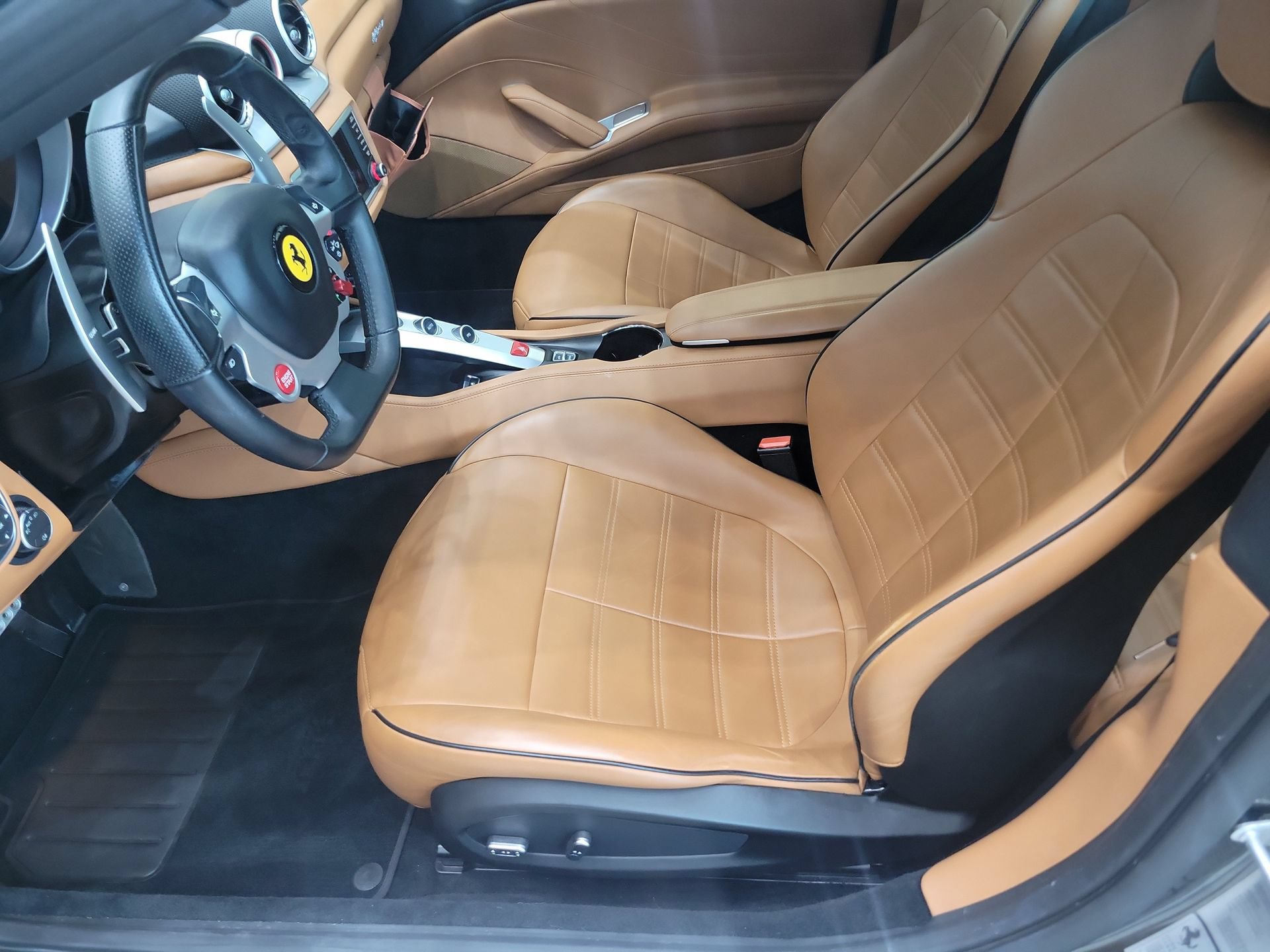 Used 2017 Ferrari California T RWD image 26