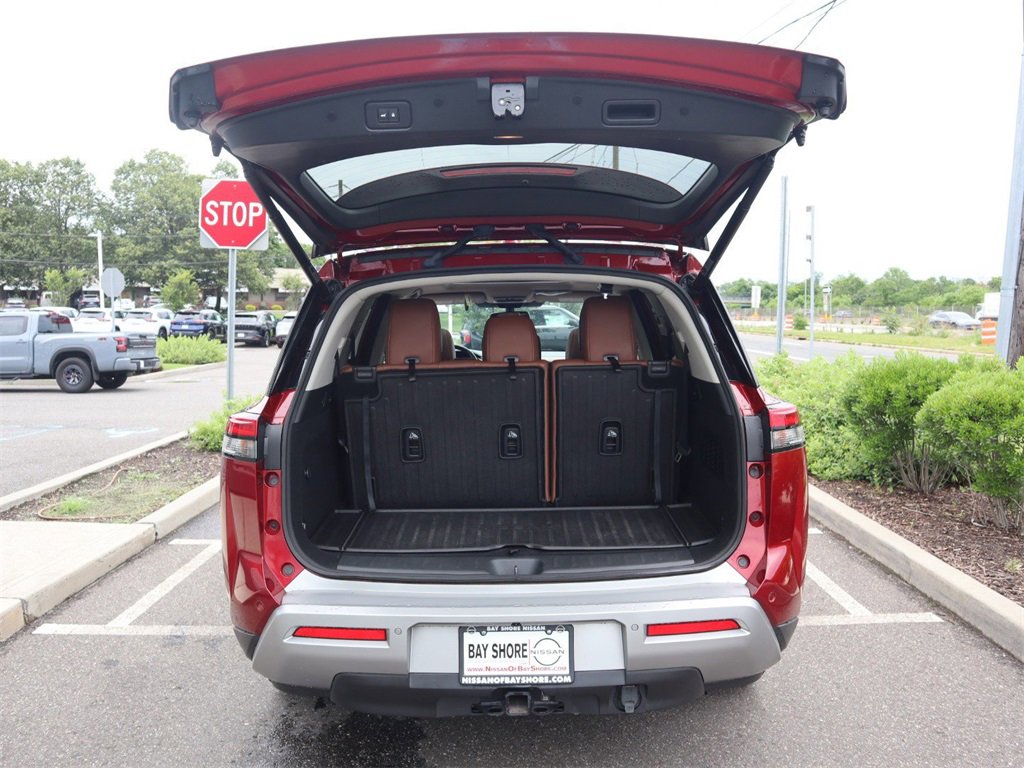 Certified 2022 Nissan Pathfinder Platinum w/ Cargo Package image 27