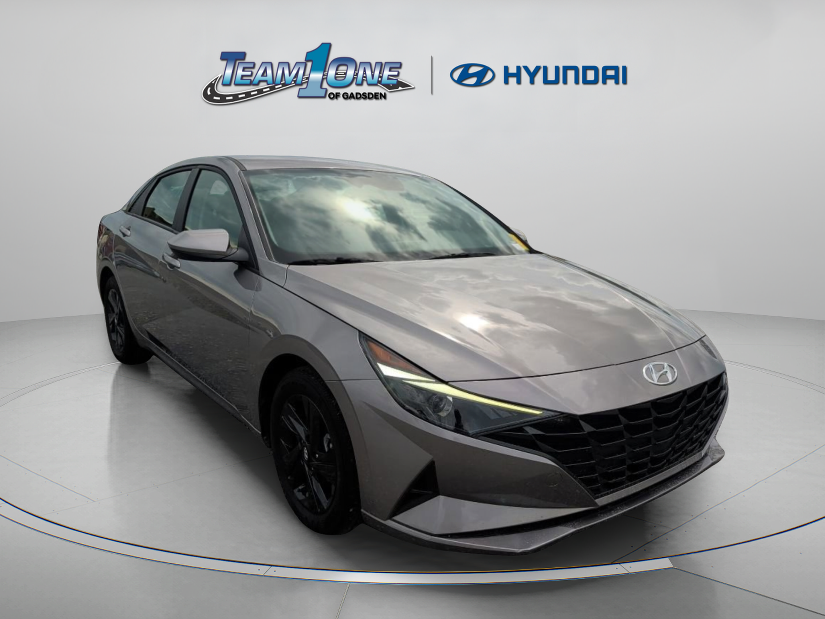 Used 2023 Hyundai Elantra SEL w/ Preferred Accessory Package FWD image 1