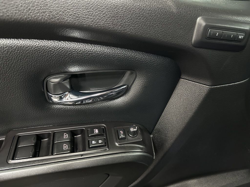 Used 2020 Nissan Titan PRO-4X w/ Pro-4x Convenience Package AWD/4WD image 19