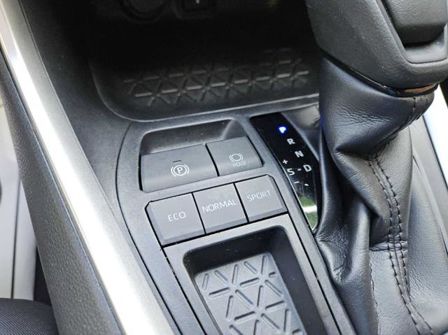 Used 2022 Toyota RAV4 XLE image 21