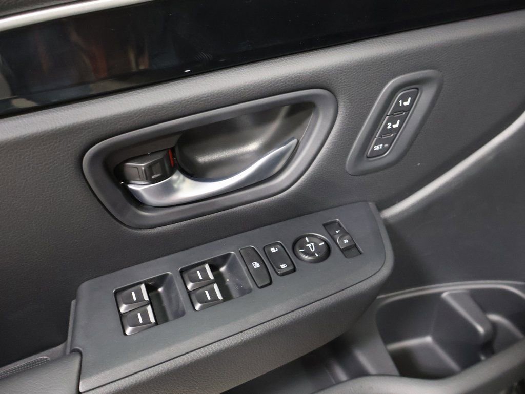 New 2025 Honda Pilot Touring image 12