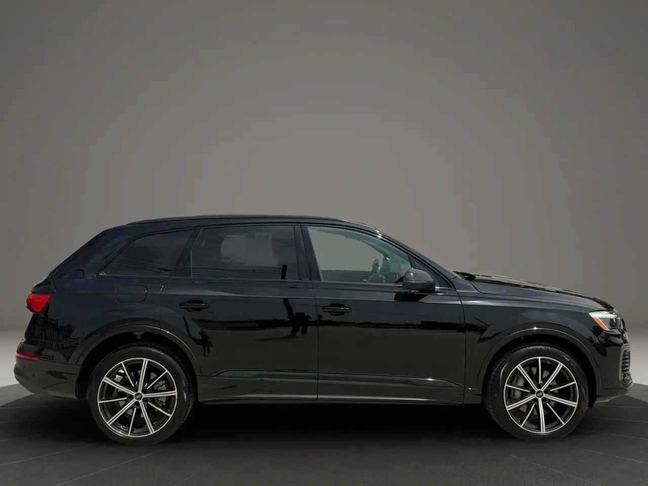 Used 2025 Audi Q7 2.0T Premium Plus w/ Premium Plus Package AWD/4WD image 8