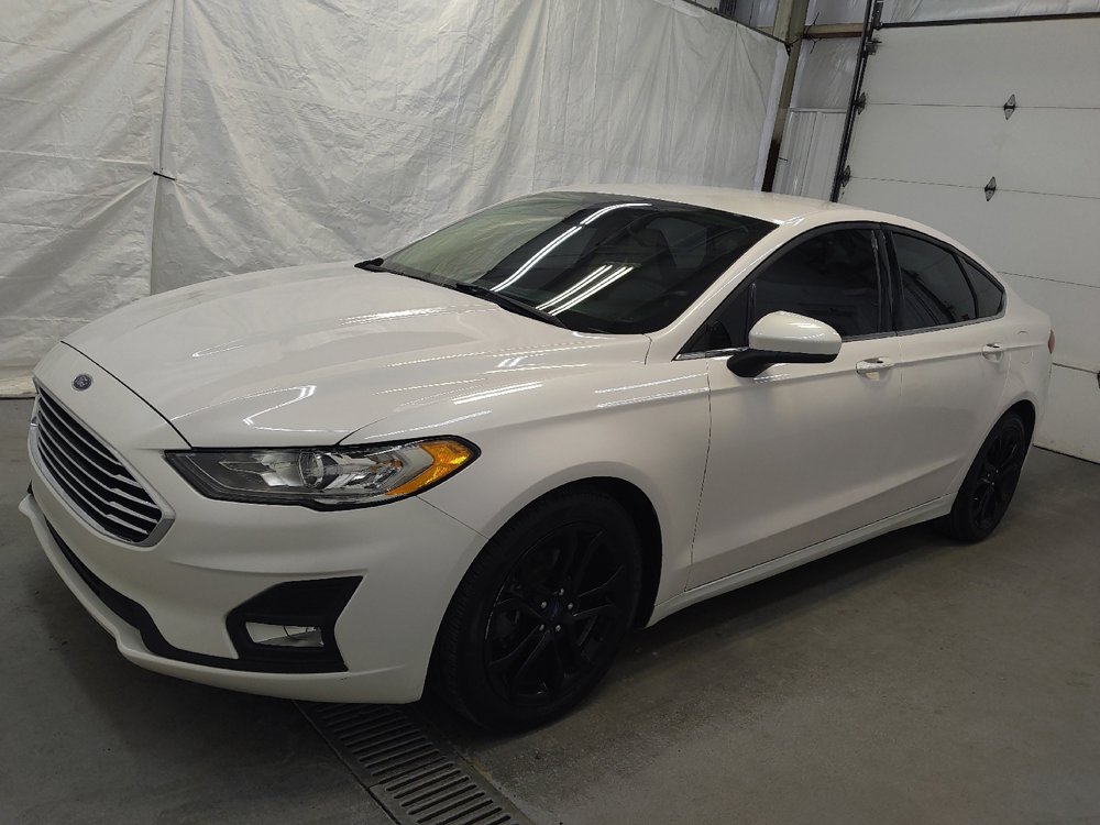 Used 2020 Ford Fusion SE w/ Equipment Group 151A image 2