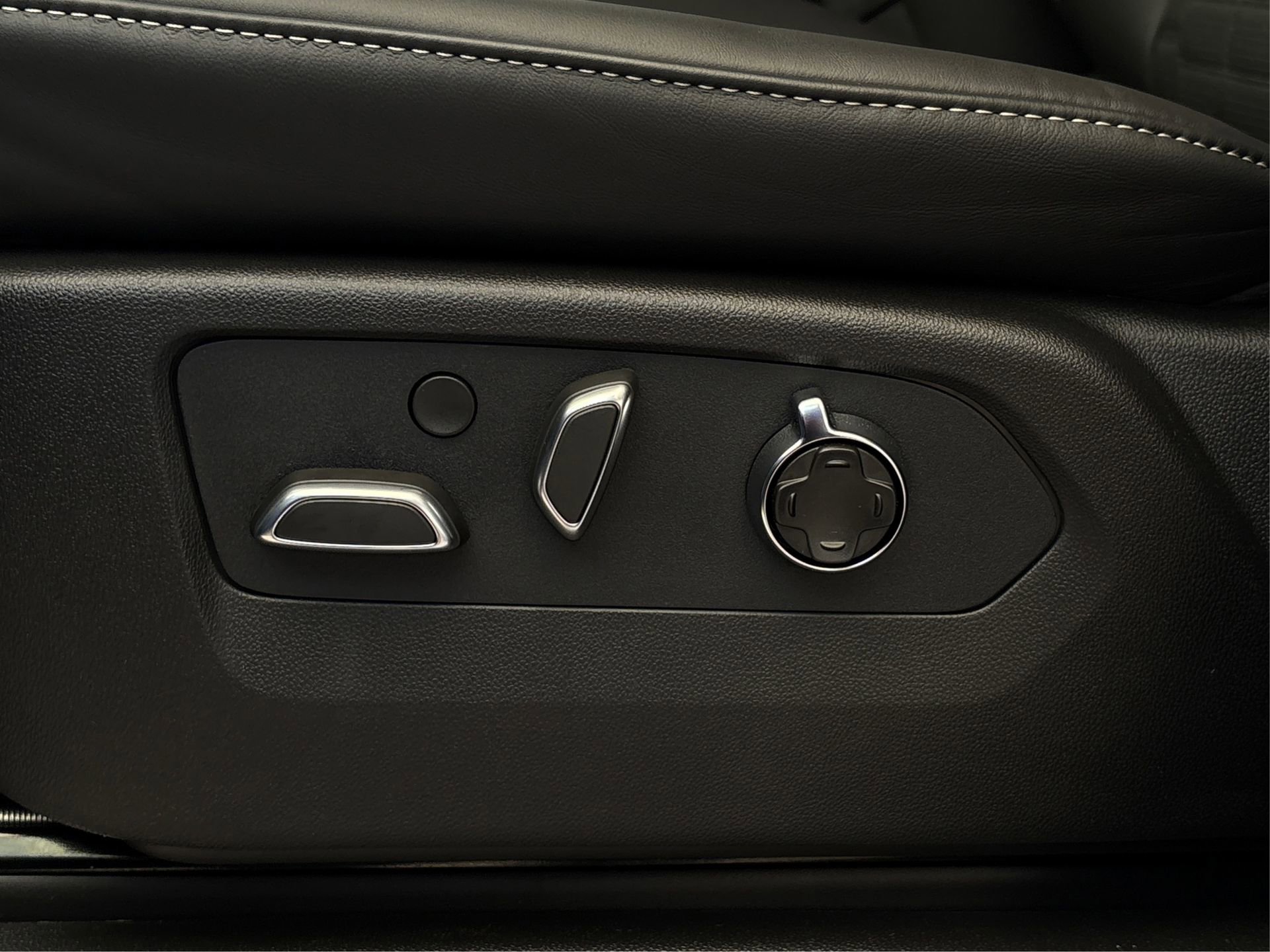 New 2026 Cadillac Escalade ESV Platinum Sport w/ LPO, ONYX Package image 33