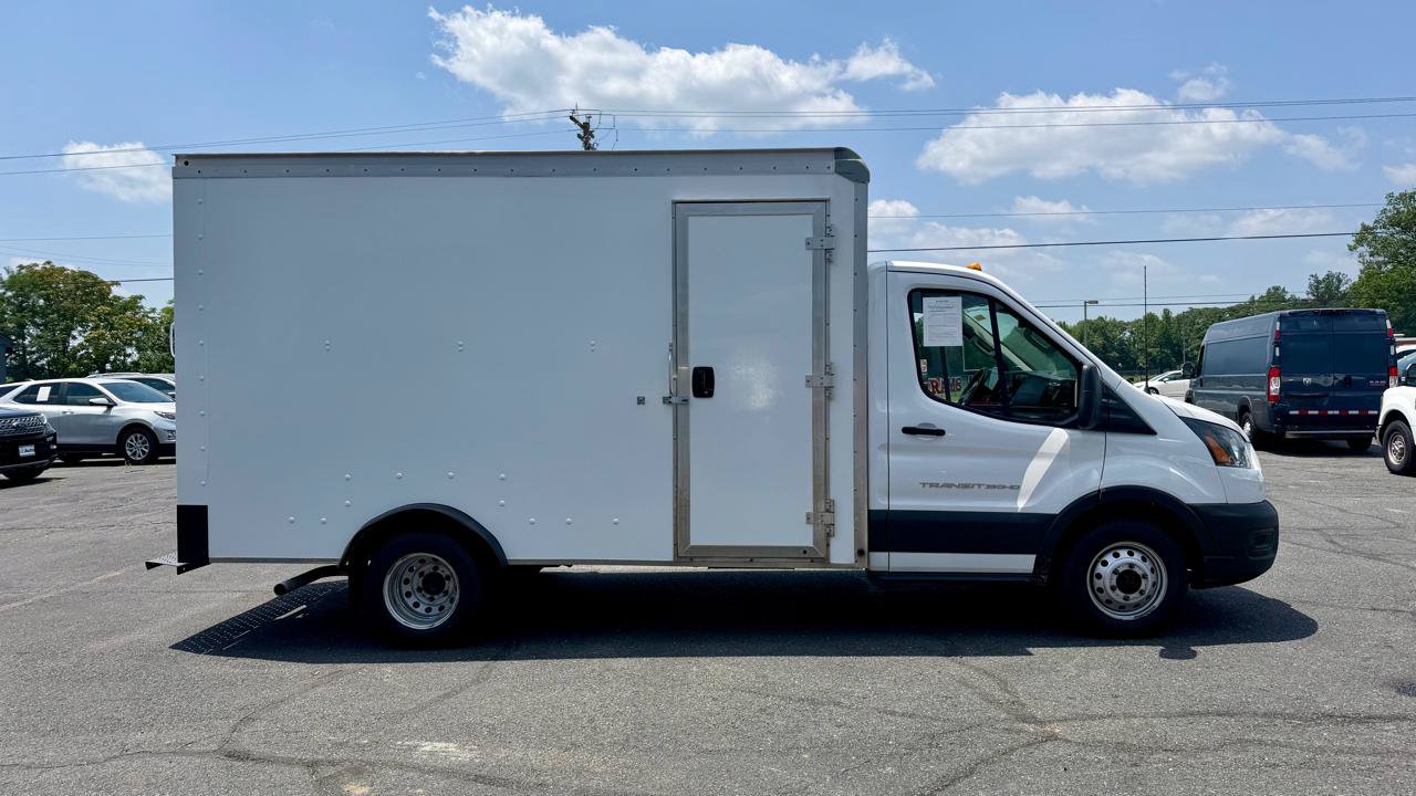 Used 2022 Ford Transit 350 DRW RWD image 5