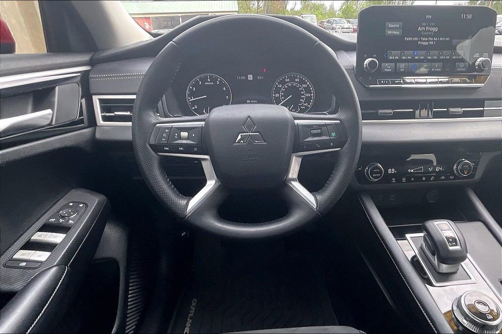 Used 2023 Mitsubishi Outlander SE AWD/4WD image 5