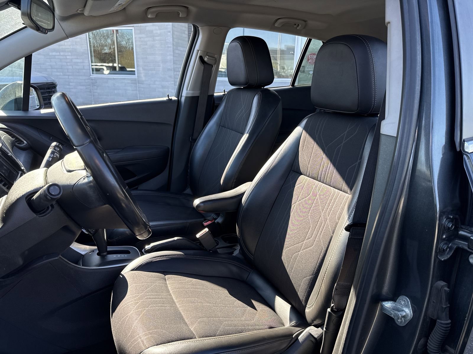 Used 2020 Chevrolet Trax LT w/ LT Convenience Package FWD image 21