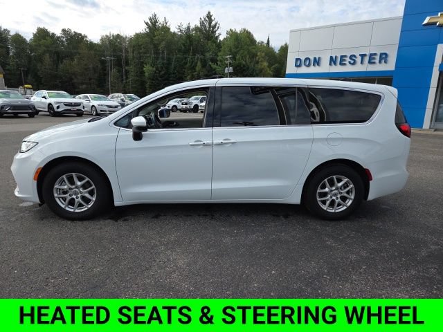 Used 2023 Chrysler Pacifica Touring-L FWD image 6